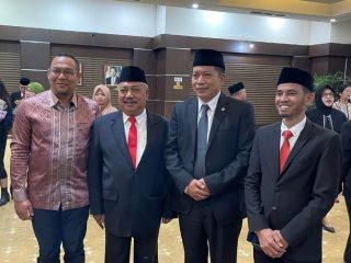 Muhammad Husni (dua dari kiri) dilantik menjadi Asisten Deputi di Kemenkop. Husni sebelumnya adalah Kadis Lingkungan Hidup di jajaran Pemko Medan.