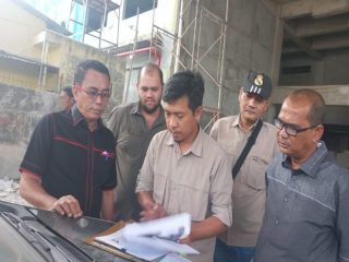 Warga Medan Petisah Resah, Material Bangunan Sekolah Jatuh Menimpa Rumah