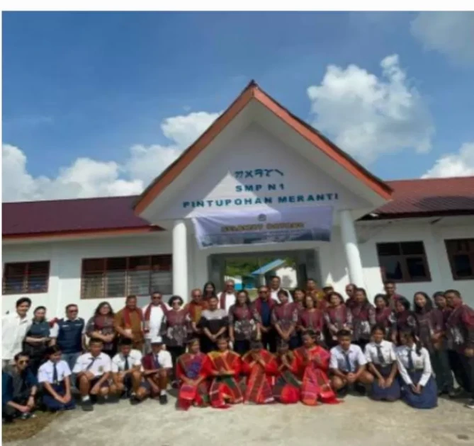 PT Indonesia Asahan Aluminium (Inalum) melakukan penyerahan bantuan kepada SMP Negeri 1 Pintu Pohan, SMA Negeri 1 Pintu Pohan dan bantuan berupa bedah rumah kepada masyarakat Desa Pintu Pohan, Pintu Pohan Meranti, Kabupaten Toba. 