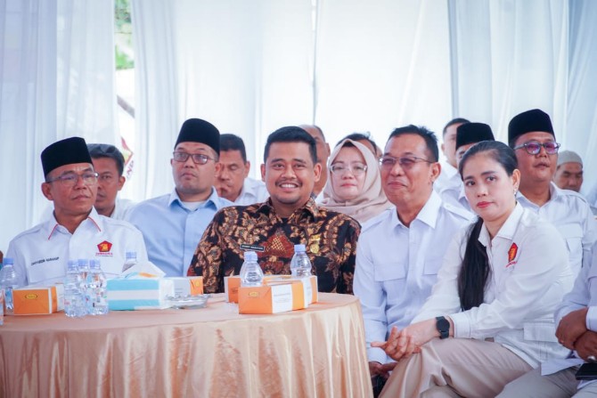 Walikota Medan, Bobby Nasution, menghadiri perayaan Hari Ulang Tahun (HUT) ke-17 Partai Gerindra di Kantor DPC Partai Gerindra Kota Medan, Rabu (6/2/2025).