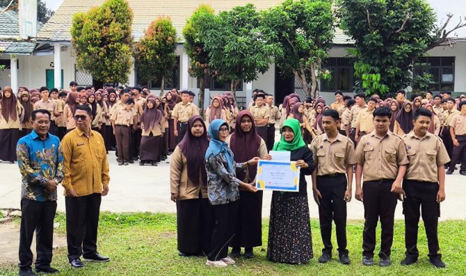 JUARA - Direktur BITRA Indonesia, Rusdiana Adi mewakili kolaborasi nasional program RYCAM, untuk implementasi gagasan yang telah dimenangkan.(HO/kaldera)