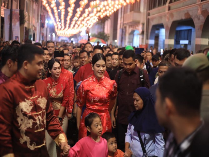 Walikota Medan, Bobby Nasution, hadir bersama sang istri, Kahiyang Ayu dalam semarak perayaan Harmoni Imlek 2025!