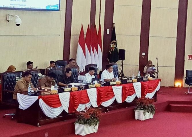 Rapat paripurna di Gedung DPRD Medan, Senin (10/2/2025)