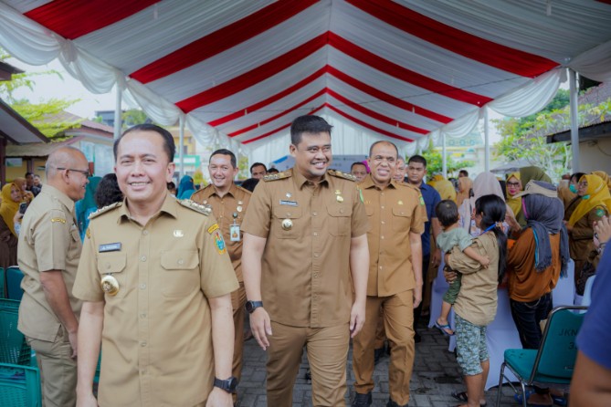 Program Pemeriksaan Kesehatan Gratis (PKG) resmi diluncurkan oleh Pj Gubernur Sumut, Agus Fatoni, bersama Wali Kota Medan, Bobby Nasution, pada Senin (10/2/25).