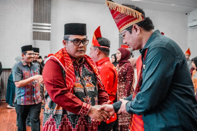 Pelantikan yang berlangsung di Ruang Rapat III Kantor Walikota Medan itu diwakili Pj Sekda Kota Medan, Topan Obaja Ginting, Jumat (14/2/2025).