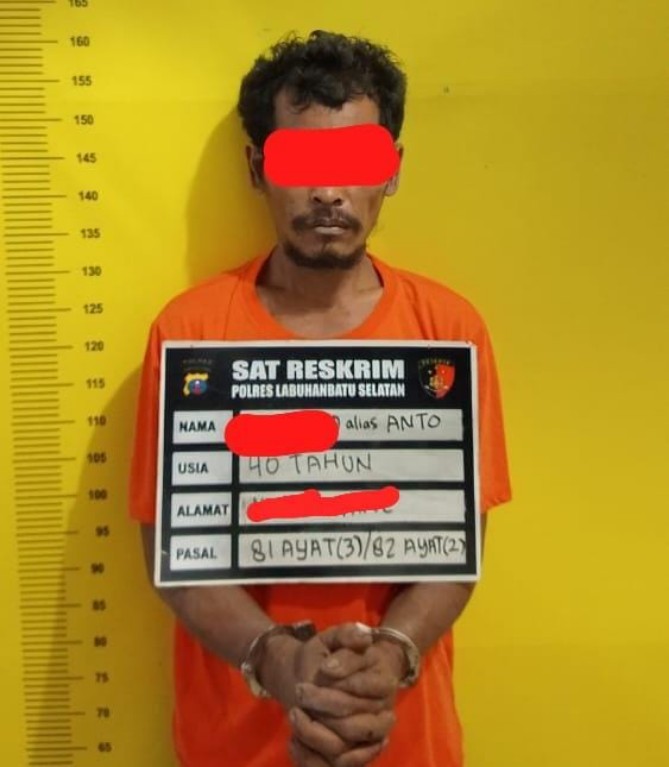 Bejat! Kata yang pantas menggambarkan prilaku HRO alias Anto (40), warga Kabupaten Labuhanbatu Selatan (Labusel). Anto tega menghamili putri kandungnya sendiri. Bahkan, sampai melahirkan anak.