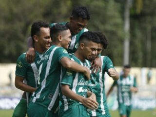 PSMS Medan menutup babak playoff degradasi Liga 2 dengan kemenangan. Pasukan Nil Maizar menang telak 3-1 atas Persikota di Stadion Baharuddin Siregar, Deliserdang, Sabtu (15/2/2025).