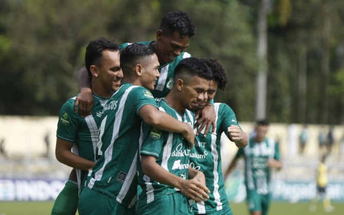 PSMS Medan menutup babak playoff degradasi Liga 2 dengan kemenangan. Pasukan Nil Maizar menang telak 3-1 atas Persikota di Stadion Baharuddin Siregar, Deliserdang, Sabtu (15/2/2025).
