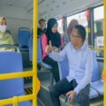 Wakil Walikota Medan, Zakiyuddin Harahap memilih bus listrik sebagai moda transportasi untuk berangkat ke Kantor Walikota Medan, Selasa (25/2/2025).
