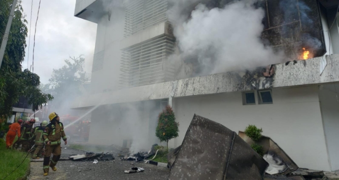 Gedung Dinas Pendidikan Sumut di Jalan Cik Di Tiro, Kecamatan Medan Polonia, terbakar, Rabu (26/02/2025) siang.