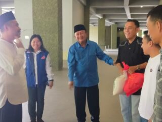 YSKI Berbagi Paket Lebaran dengan PWI Sumut