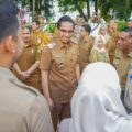 Walikota Medan Rico Tri Putra Bayu Waas menegaskan Pemko Medan harus memberikan pelayanan publik yang maksimal kepada masyarakat.