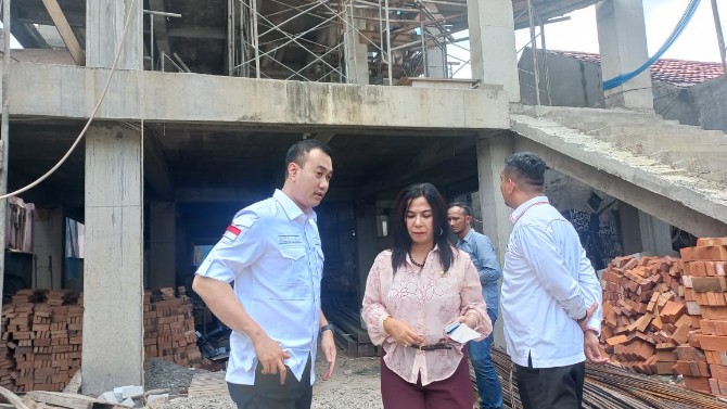 Anggota Komisi 4 DPRD Medan mendesak Kasatpol PP Kota Medan segera membongkar paksa bangunan di Jalan Alfalah 1, Kelurahan Glugur Darat I, Medan Timur.