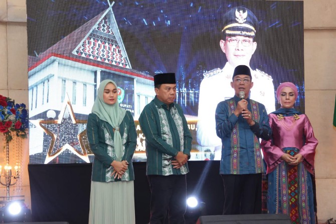 Gus Irawan Pasaribu SE, AK, MM, CA, berjanji tidak akan mengambil gaji Bupati Tapanuli Selatan periode 2025-2030, dan memilih menyerahkannya untuk disalurkan kepada masyarakat yang membutuhkan.