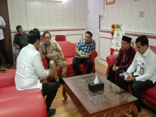 Walikota Medan Rico Waas melakukan roadshow perdana ke Gedung DPRD Medan, Rabu (5/3/2025).