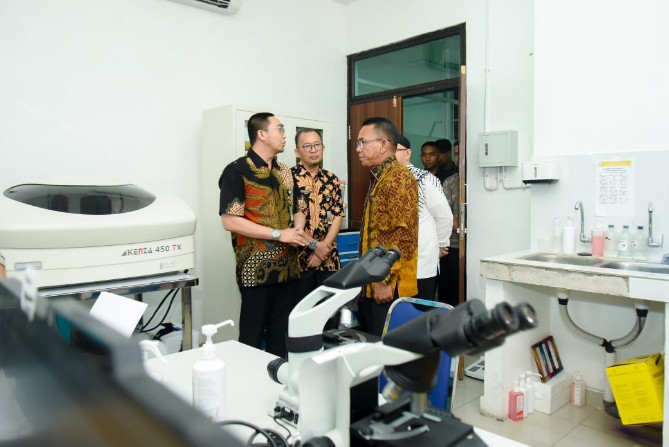 Wakil Walikota Medan, Zakiyuddin Harahap, melakukan peninjauan langsung ke RSUD Bachtiar Djafar di Jalan KL Yos Sudarso, Pekan Labuhan, Kecamatan Medan Labuhan, Kamis (6/3/2025).