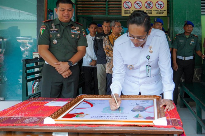 Demi mempererat sinergisitas dan membangun rasa kekeluargaan antarunsur Forkopimda, Wali Kota Medan Rico Tri Putra Bayu Waas mengunjungi Detasemen Polisi Militer (Denpom) I/5, Jumat (7/5/2025) siang.