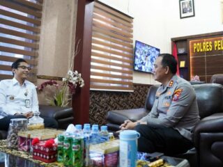 Walikota Medan Rico Tri Putra Bayu Waas bersilaturahmi dengan Kapolres Pelabuhan Belawan, AKBP Janton Silaban di Mako Polres Pelabuhan Belawan, Jumat (7/3/2025).