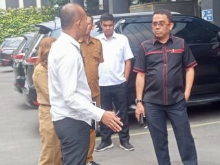 Ketua Komisi 4 DPRD Kota Medan Paul Mei Anton Simanjuntak meminta pihak pengelola Grand Central Premier Hotel Medan agar melengkapi semua perizinan operasional hotel sersebut, termasuk izin Sertifikat Laik Fungsi (SLF) dari Dinas Perumahan Kawasan Permukiman Cipta Karya dan Tata Ruang Kota Medan.