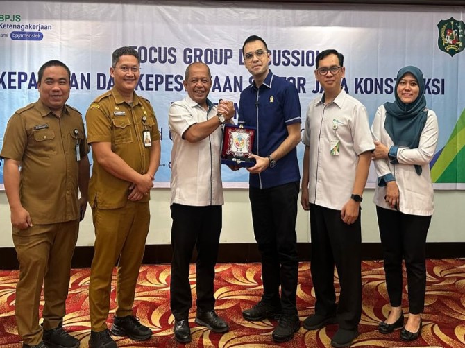 Pemerintah Kota Medan bersama Komisi II DPRD Kota Medan menggelar sosialisasi Peraturan Daerah (Perda) Nomor 6 Tahun 2024 tentang Penyelenggaraan Ketenagakerjaan, Senin (10/2/2025), di Grand City Hall.