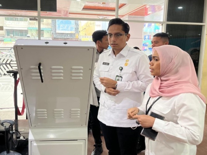 Walikota Medan Rico Tri Putra Bayu Waas melakukan inspeksi mendadak (sidak) ke Mal Pelayanan Publik (MPP) di Jalan Iskandar Muda, Rabu (12/3/2025).