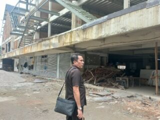 Ketua Komisi 4 DPRD Medan Paul Mei Anton meminta Satpol PP Kota Medan segera memberikan tindakan tegas terhadap bangunan yang berada di Jalan Putri Hijau, Kelurahan Kesawan, Kecamatan Medan Barat.
