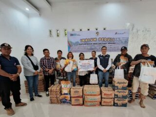 PT Indonesia Asahan Aluminium (INALUM) menyalurkan bantuan sembako bagi warga yang terkena dampak banjir bandang di Parapat.