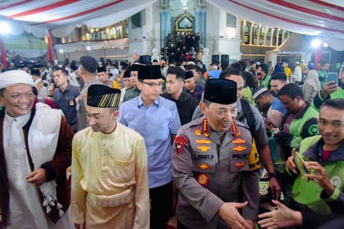 Walikota Medan, Rico Tri Putra Bayu Waas hadiri kegiatan Safari Ramadan Kapolri Jenderal Listyo Sigit Prabowo di Masjid Raya Al Mashun, Medan, Sabtu (22/3/25).