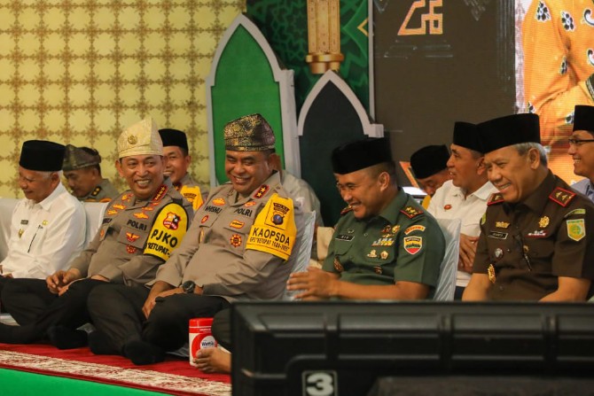 Kapolri Jenderal Listyo Sigit Prabowo melaksanakan Safari Ramadan ke Masjid Raya Al Mashun Medan, Sabtu (22/3/2025).