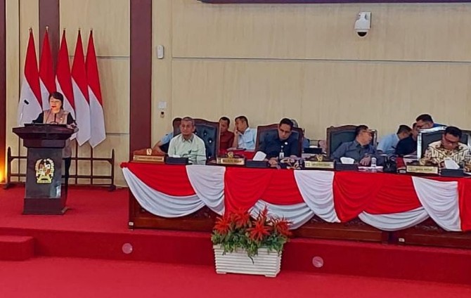 Anggota DPRD Medan dari Fraksi PDI Perjuangan Lily memberikan sejumlah saran kepada Pemko Medan. Hal ini disampaikan Lily saat membacakan hasil reses dalam sidang paripurna DPRD Medan, Selasa (25/3/2025).