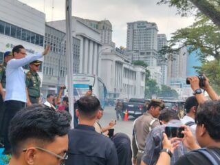Walikota Medan Rico Tri Putra Bayu Waas melepas 1.969 pemudik gratis Pemko Medan di Jalan Pulau Pinang, Kecamatan Medan Barat, Rabu (26/3/2025).