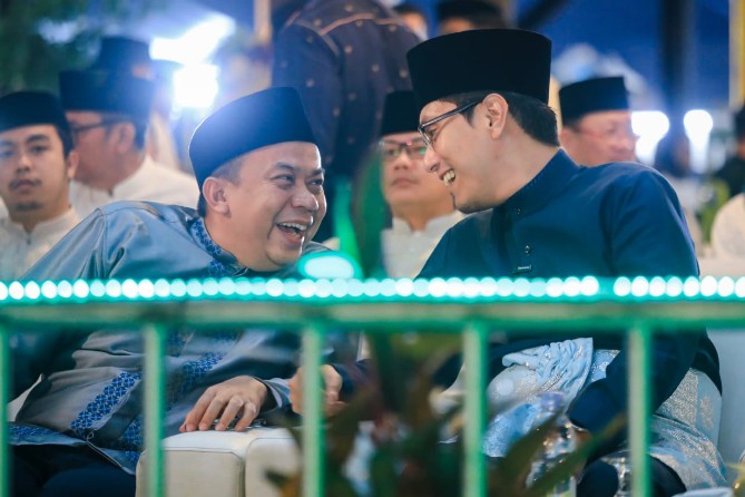 Walikota Medan Rico Tri Putra Bayu Waas resmi menutup Ramadan Fair XIX di Taman Sri Deli, Kamis (27/3/2025).