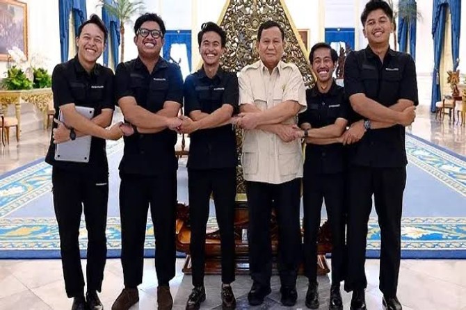 Presiden Prabowo Subianto disebut akan berkolaborasi dengan Pandawara Group, kelompok kreator konten berbasis isu lingkungan untuk membuat gerakan mengatasi persoalan sampah di Indonesia.