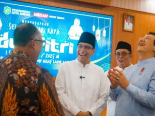 Walikota Medan, Rico Tri Putra Bayu Waas, mengadakan acara Open House Idulfitri 1446 H di rumah dinasnya, Senin (31/3/2025).