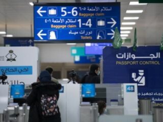Menyambut musim haji, pemerintah Saudi resmi menutup penerbitan visa umrah per 13 April 2025. Mengutip Gulf News, adapun negara yang terkena dampak penangguhan visa tersebut yakni Indonesia, Aljazair, Bangladesh, Mesir, Ethiopia, India, Irak, Yordania, Maroko, Nigeria, Pakistan, Sudan, Tunisia, dan Yaman.