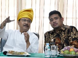 Gubernur Sumatera Utara (Sumut), Muhammad Bobby Afif Nasution, bersama Menteri Sosial Saifullah Yusuf (Gus Ipul), meninjau langsung lokasi rencana pembangunan Sekolah Rakyat di Kampus V Universitas Islam Negeri Sumatera Utara (UIN-SU), Kota Tebingtinggi, Jumat (11/4/2025)