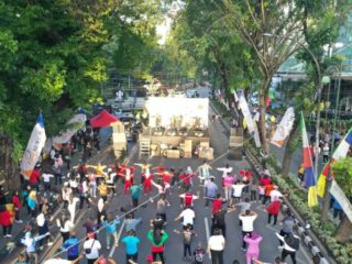 Kegiatan Car Free Day (CFD) yang digelar setiap Minggu pagi di kawasan Lapangan Merdeka kembali digelar.