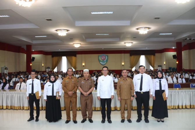 Bupati Tapanuli Selatan (Tapsel) H. Gus Irawan Pasaribu menyampaikan kehadiran Calon Pegawai Negeri Sipil (CPNS) sangat ditunggu, karena mereka merupakan Best Graduate, yang seperti kertas putih dan akan di warnai, dengan kata lain yang produktif.