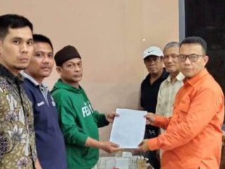 Sejumlah tokoh dan perwakilan masyarakat Kelurahan Kota Bangun, Kecamatan Medan Deli, menyampaikan aspirasi mereka terkait usulan pembangunan infrastruktur jalan dan jembatan yang sudah tidak layak lagi kepada anggota DPRD Medan Fraksi PKS, Datuk Iskandar Muda, Selasa (15/4/2025).
