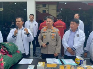 Direktorat Reserse Siber Polda Sumatera Utara berhasil membongkar praktik siaran langsung bermuatan pornografi melalui aplikasi daring yang melibatkan anak di bawah umur. Kasus ini diungkap dalam konferensi pers yang digelar pada Rabu (16/4/2025) di Mapolda Sumut.