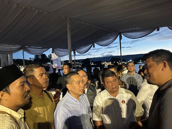 Gubernur Sumatera Utara Muhammad Bobby Afif Nasution, mengajak Badan Pengelola Toba Caldera UNESCO Global Geopark (BP TC-UGGp) bekerja secara kolaboratif mengembalikan status keanggotaan Toba Caldera Geopark di UNESCO kembali menjadi green card.