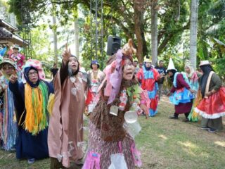 Pemerintah Kota Medan memgapresiasi tinggi atas terselenggaranya Festival Laras Sembah, sebuah perhelatan seni yang dibawakan oleh kelompok lansia dengan mengusung tema pelestarian lingkungan.