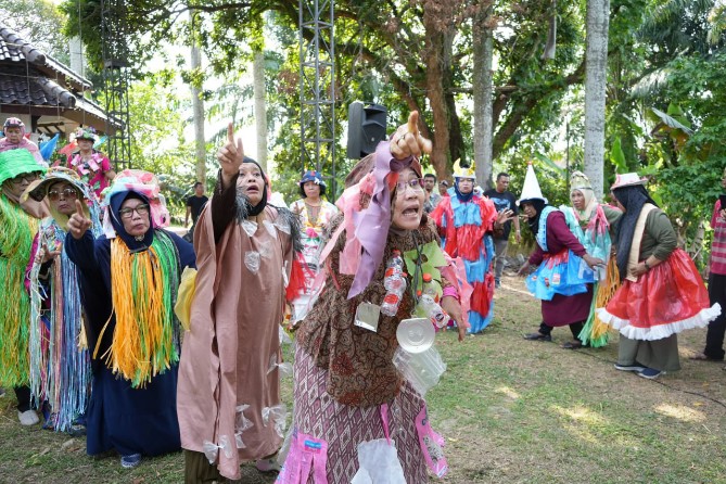 Pemerintah Kota Medan memgapresiasi tinggi atas terselenggaranya Festival Laras Sembah, sebuah perhelatan seni yang dibawakan oleh kelompok lansia dengan mengusung tema pelestarian lingkungan.