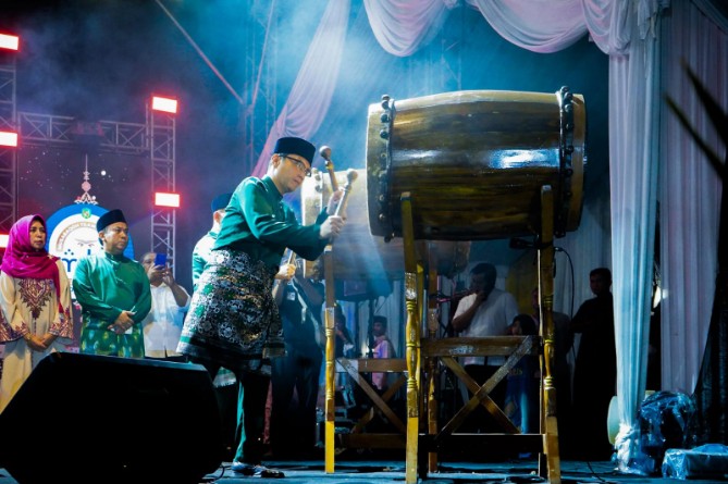 Perhelatan Musabaqah Tilawatil Quran (MTQ) ke-58 Kota Medan resmi dibuka Walikota Medan, Rico Tri Putra Bayu Waas, Sabtu (19/4/2025) malam.