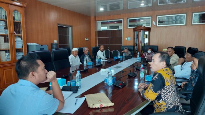 Ketua Komisi 1 DPRD Medan, Reza Pahlevi Lubis, menegaskan akan terus mengawasi proses pengangkatan Kepala Lingkungan (Kepling) 13 dan 14 di Kelurahan Titi Papan, Kecamatan Medan Deli.