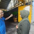 Anggota Komisi 4 DPRD Kota Medan, Lailatul Badri, melakukan inspeksi mendadak (sidak) ke PT Jaya Baru Mandiri yang berlokasi di Jalan Ampera II No. 66, Kelurahan Glugur Darat II, Kecamatan Medan Timur, Senin (21/4/2025).
