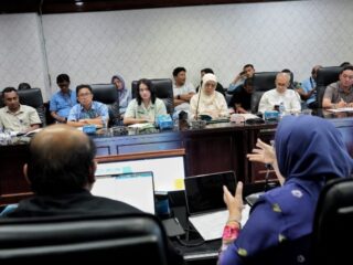Suasana rapat pembahasan program dan efisiensi anggaran di Balai Kota