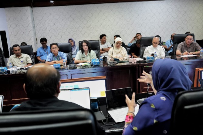 Suasana rapat pembahasan program dan efisiensi anggaran di Balai Kota