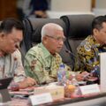 Wakil Gubernur Sumatera Utara, Surya, dalam Rapat Koordinasi Tim Pengendalian Inflasi Pusat dan Daerah serta Gerakan Nasional Pengendalian Inflasi Pangan (GNPIP) wilayah Sumatera Tahun 2025, yang berlangsung di Aula Raja Inal Siregar, Kantor Gubernur Sumut, Medan, Kamis (24/4/2025).