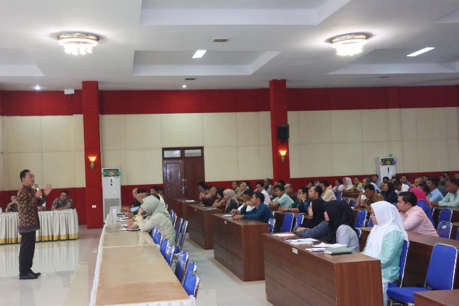 Bupati Tapanuli Selatan (Tapsel) H. Gus Irawan Pasaribu mengatakan, kepala desa merupakan ujung tombak dari suatu daerah dan itu bisa dilihat dari keberhasilan pembangunan yang ada di desanya.